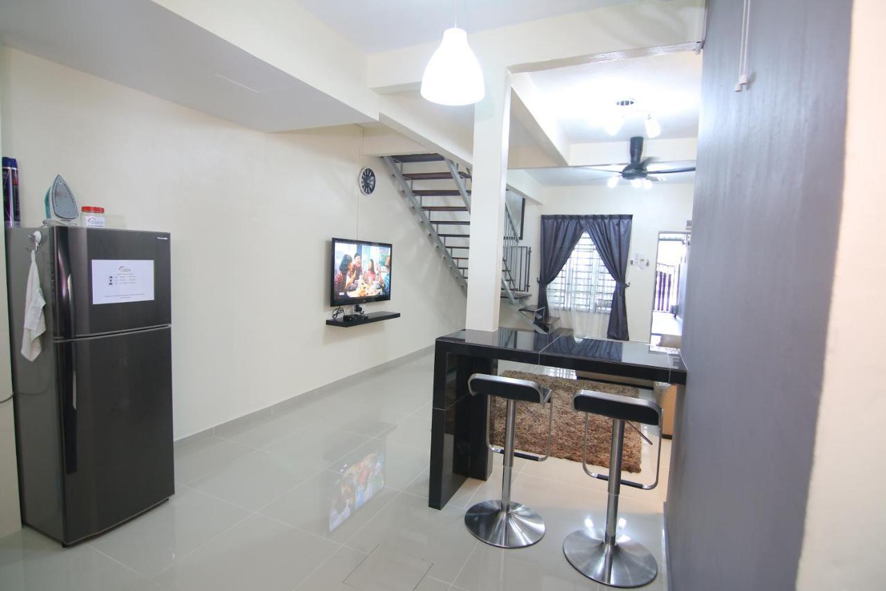 Homestay Hj Esmon 3 Uthm Parit Raja Exterior photo