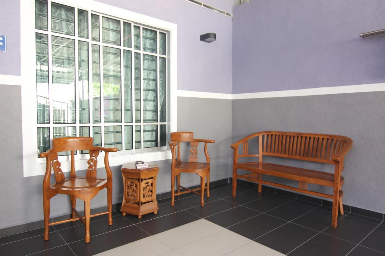 Homestay Hj Esmon 3 Uthm Parit Raja Exterior photo