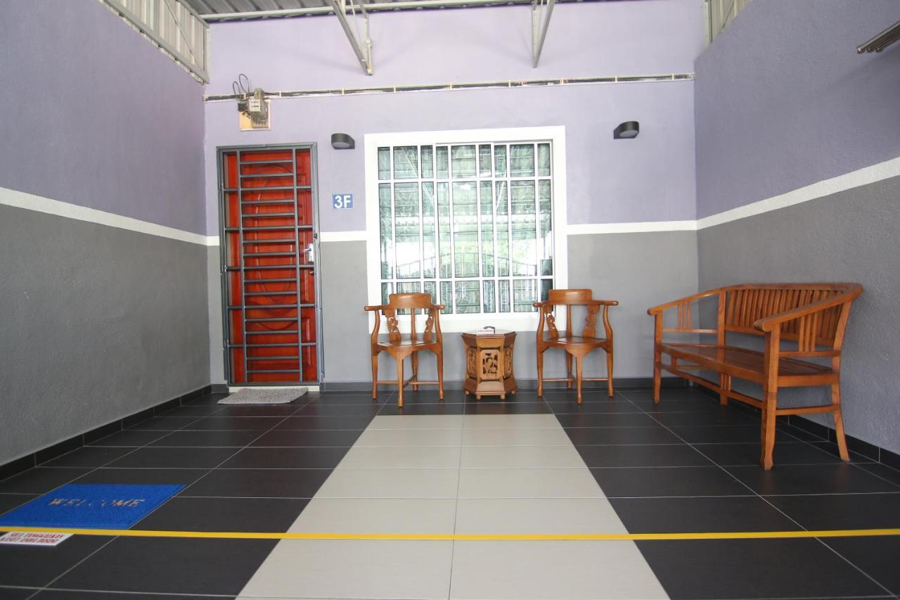Homestay Hj Esmon 3 Uthm Parit Raja Exterior photo