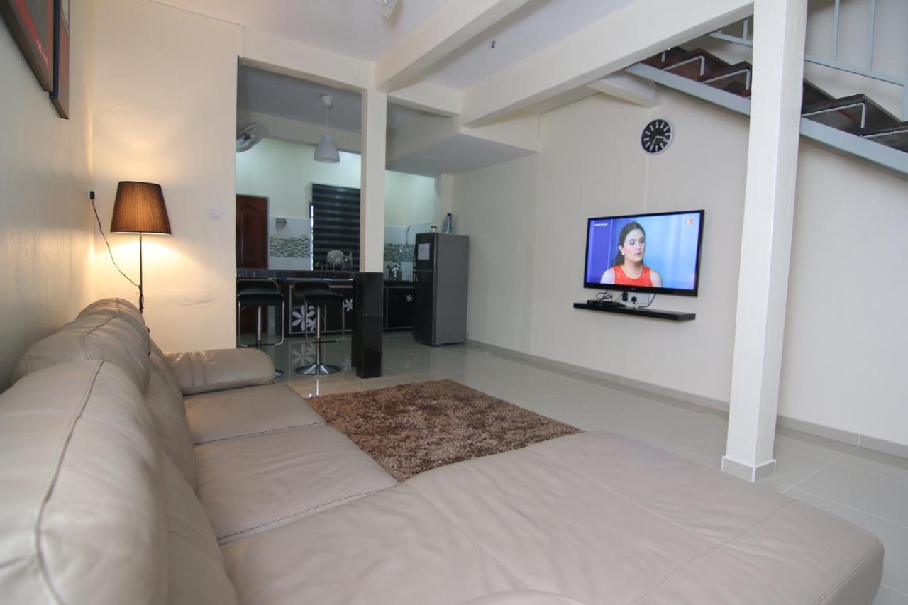 Homestay Hj Esmon 3 Uthm Parit Raja Exterior photo