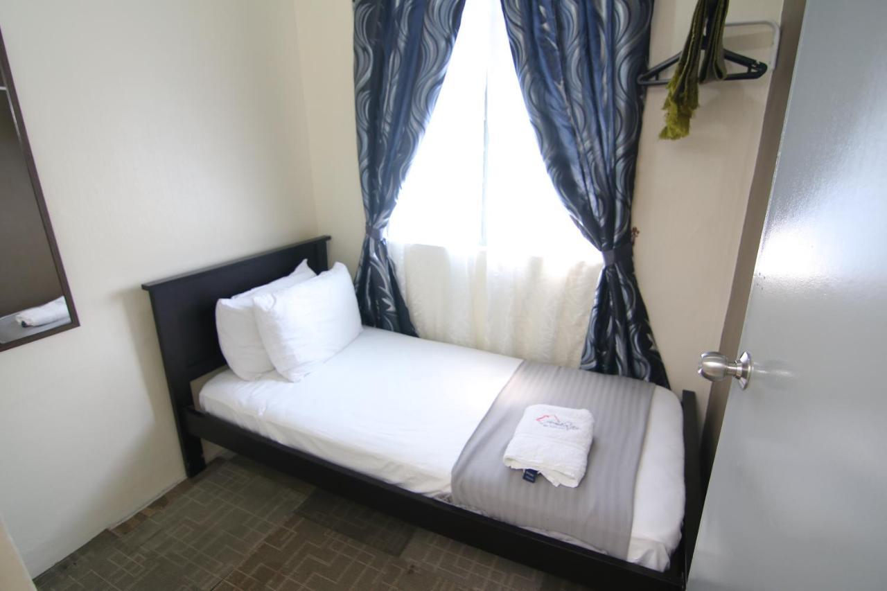 Homestay Hj Esmon 3 Uthm Parit Raja Exterior photo